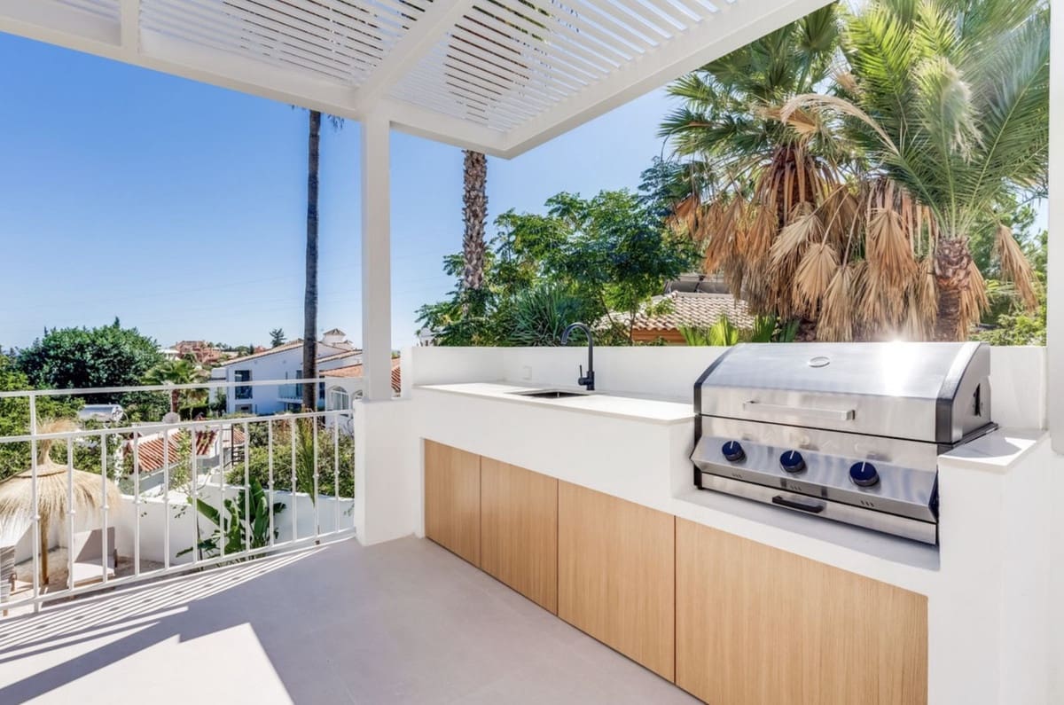 4 sypialnia Willa na sprzedaż w Marbella z basenem garażem - 1 795 000 € (Ref: 9521889)