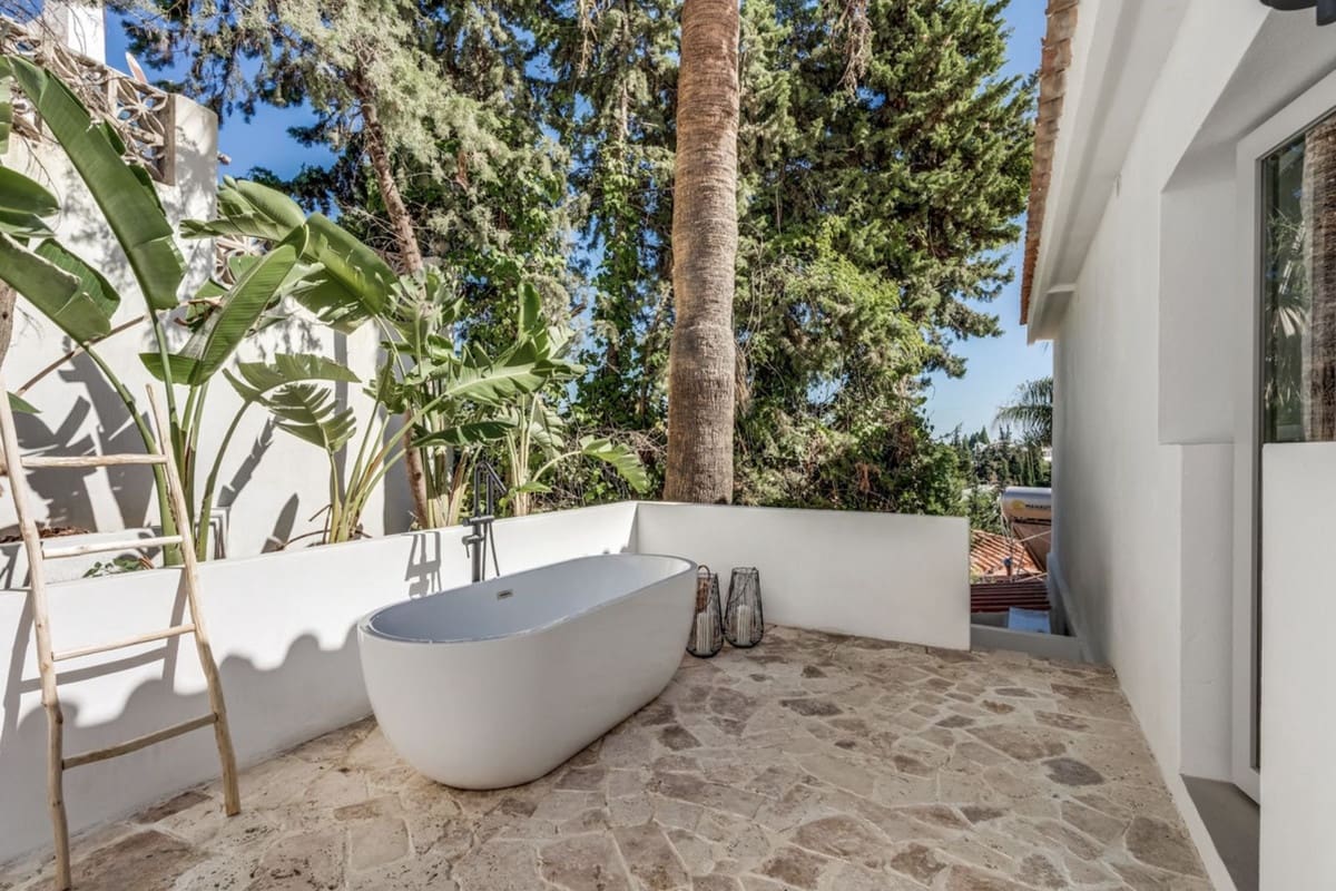 4 sypialnia Willa na sprzedaż w Marbella z basenem garażem - 1 795 000 € (Ref: 9521889)