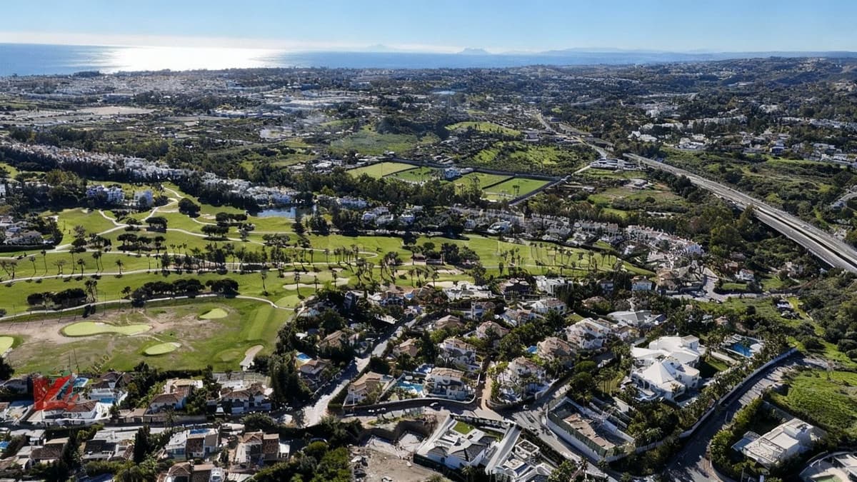 4 bedroom Villa for sale in Nueva Andalucia with pool garage - € 3,980,000 (Ref: 9523444)