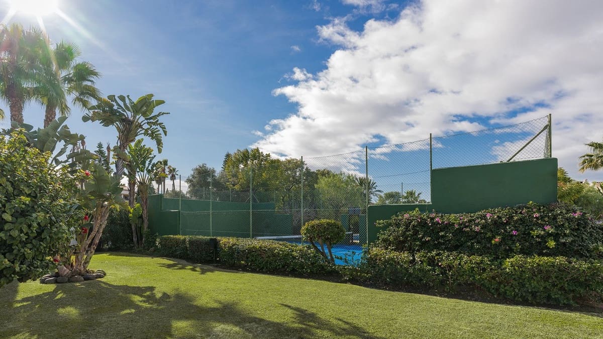 4 quarto Casa em Banda para venda em San Pedro de Alcantara com piscina garagem - 1 595 000 € (Ref: 9525695)