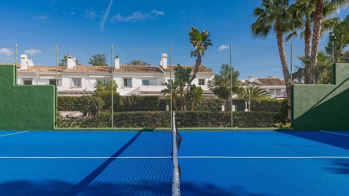 4 quarto Casa em Banda para venda em San Pedro de Alcantara com piscina garagem - 1 595 000 € (Ref: 9525695)