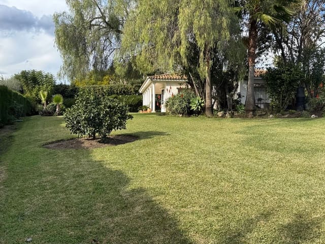 3 soveværelse Villa til salg i El Paraiso, Estepona med garage - € 1.375.000 (Ref: 9528922)