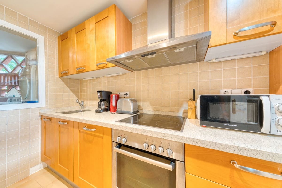 2 slaapkamer Appartement te koop in Los Arqueros met zwembad garage - € 350.000 (Ref: 9532325)
