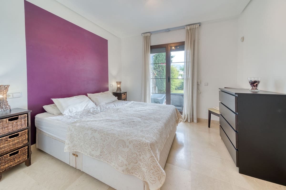 2 sypialnia Apartament na sprzedaż w Los Arqueros z basenem garażem - 350 000 € (Ref: 9532325)