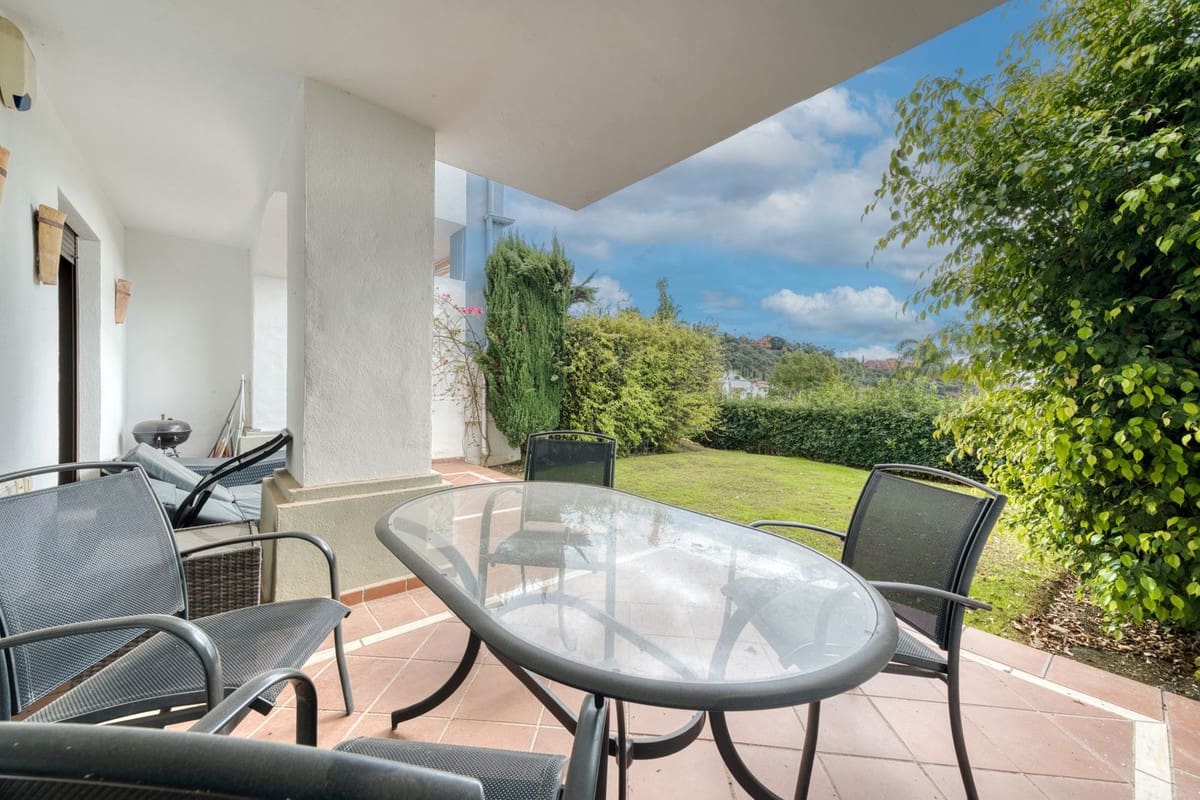 2 sypialnia Apartament na sprzedaż w Los Arqueros z basenem garażem - 350 000 € (Ref: 9532325)