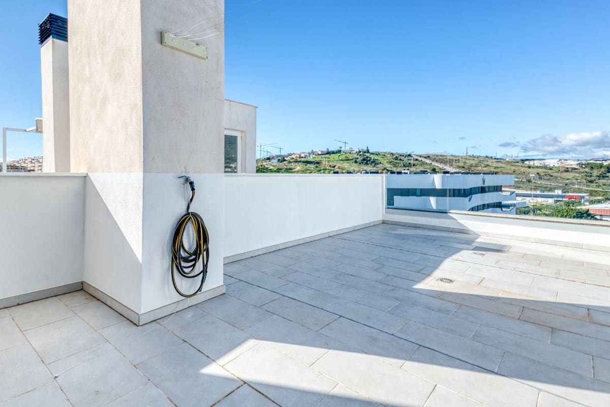 3 sypialnia Penthouse na sprzedaż w Estepona z basenem garażem - 849 995 € (Ref: 9532738)