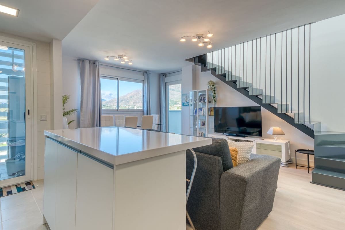 3 sypialnia Penthouse na sprzedaż w Estepona z basenem garażem - 849 995 € (Ref: 9532738)