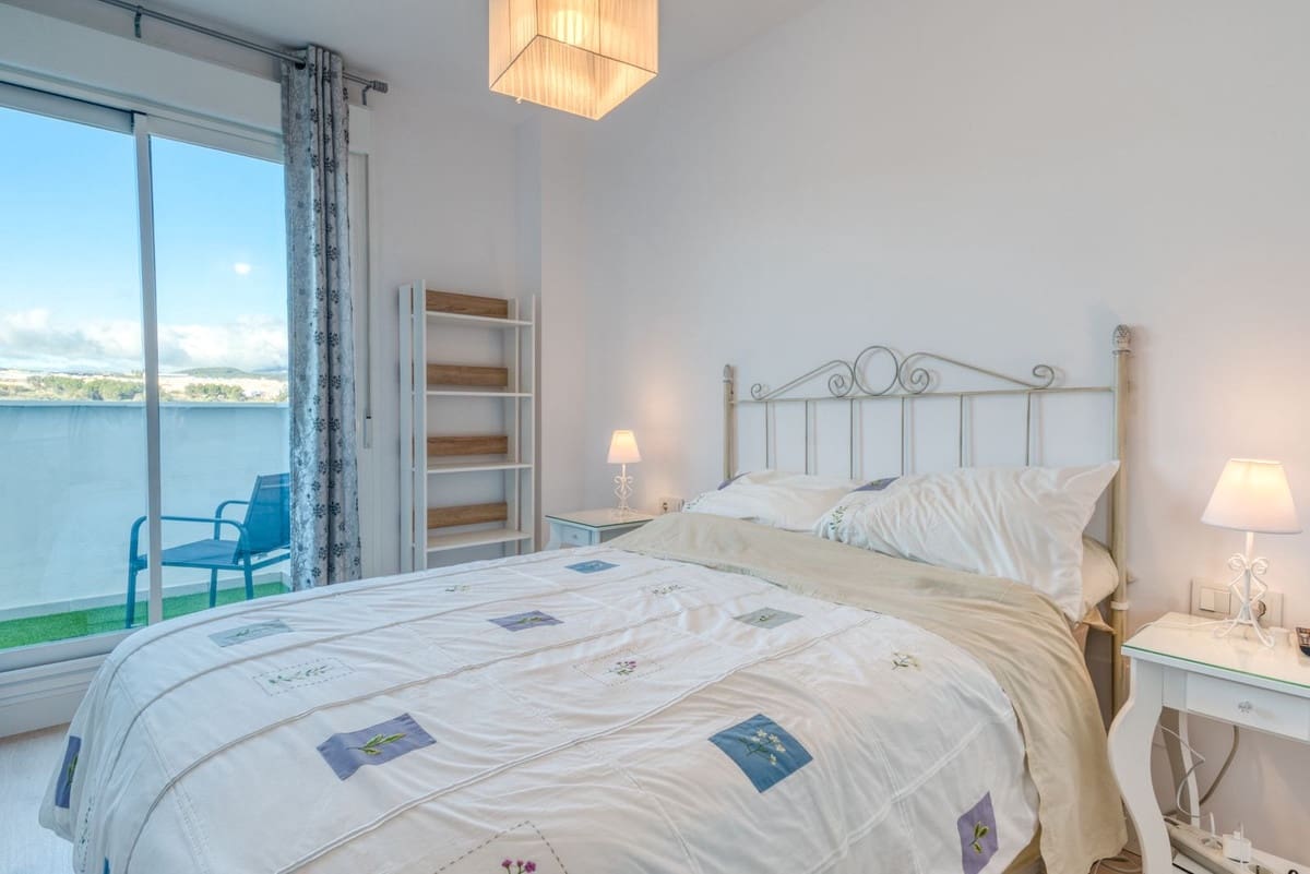 3 sypialnia Penthouse na sprzedaż w Estepona z basenem garażem - 849 995 € (Ref: 9532738)