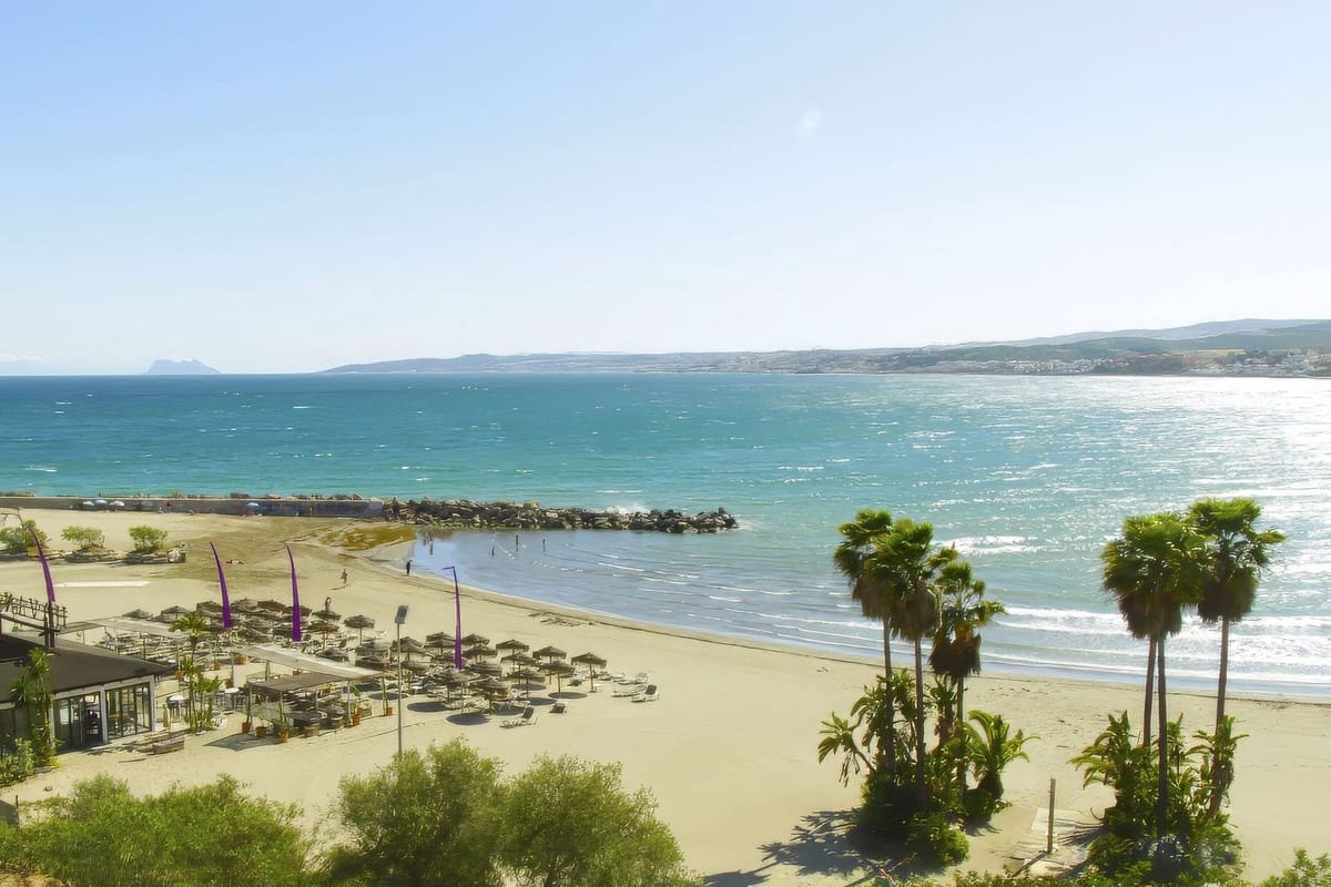 3 sypialnia Penthouse na sprzedaż w Estepona z basenem garażem - 849 995 € (Ref: 9532738)