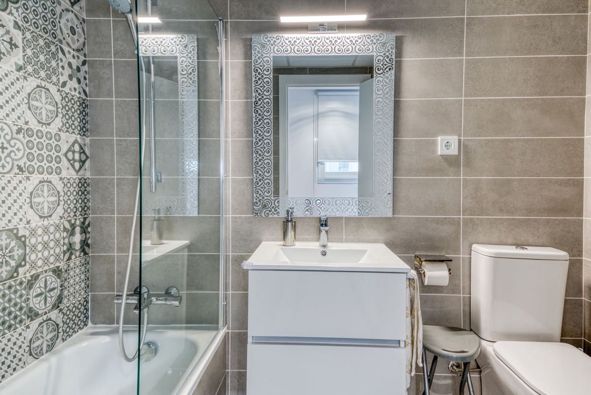 3 sypialnia Penthouse na sprzedaż w Estepona z basenem garażem - 849 995 € (Ref: 9532738)