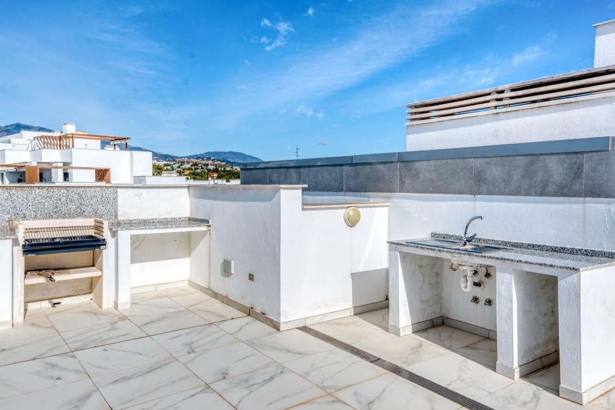 2 soverom Penthouse til salgs i New Golden Mile med svømmebasseng garasje - € 649 000 (Ref: 9535184)