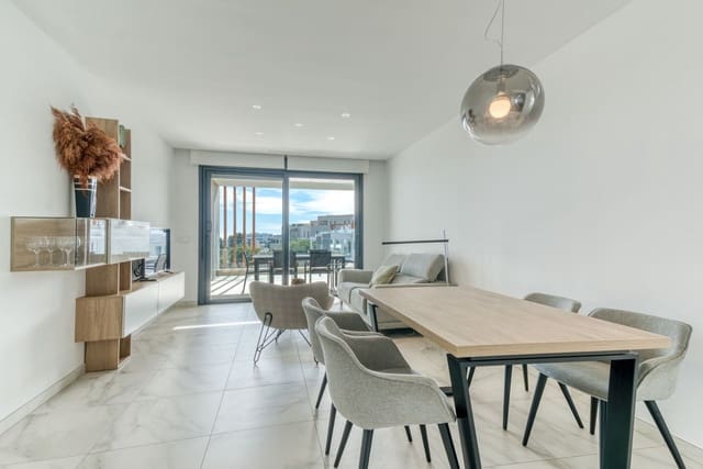 Ático de 2 habitaciones en New Golden Mile, Estepona en venta con piscina garaje - 649.000 € (Ref: 9535184)