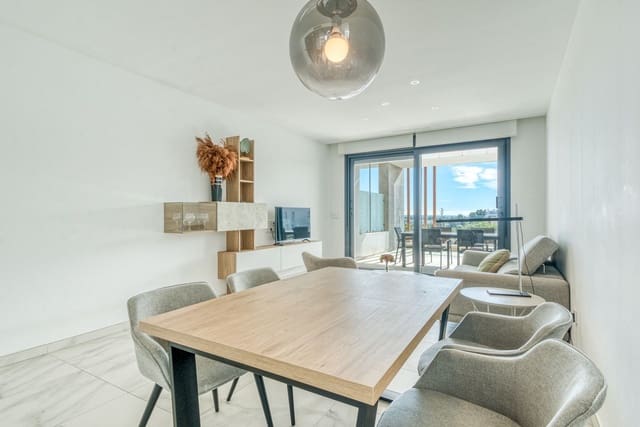 Ático de 2 habitaciones en New Golden Mile, Estepona en venta con piscina garaje - 649.000 € (Ref: 9535184)