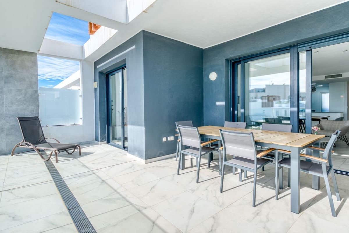 2 soverom Penthouse til salgs i New Golden Mile med svømmebasseng garasje - € 649 000 (Ref: 9535184)