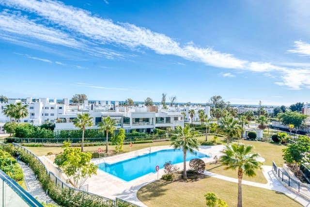 Ático de 2 habitaciones en New Golden Mile, Estepona en venta con piscina garaje - 649.000 € (Ref: 9535184)