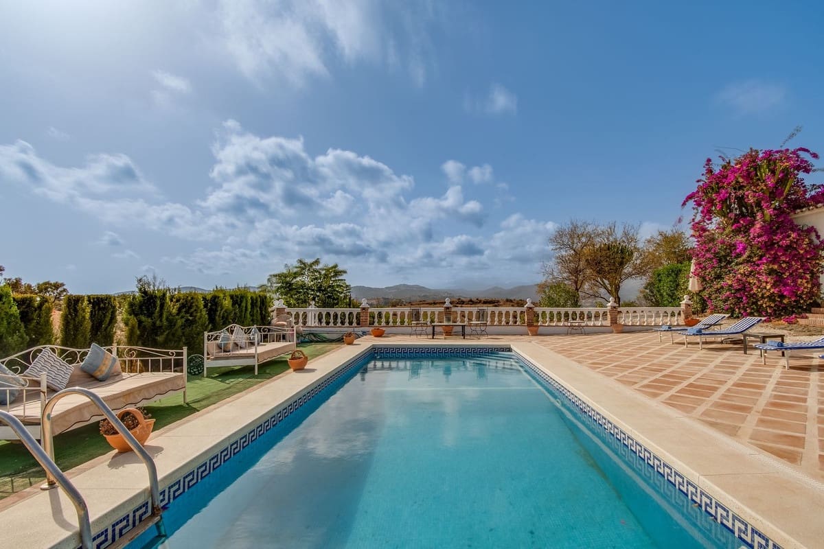 4 sypialnia Willa na sprzedaż w La Cala de Mijas z basenem garażem - 780 000 € (Ref: 9538934)