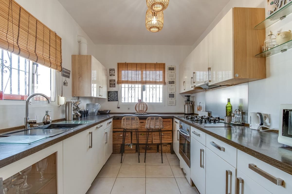 4 sypialnia Willa na sprzedaż w La Cala de Mijas z basenem garażem - 780 000 € (Ref: 9538934)
