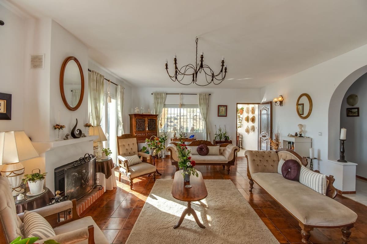 4 sypialnia Willa na sprzedaż w La Cala de Mijas z basenem garażem - 780 000 € (Ref: 9538934)