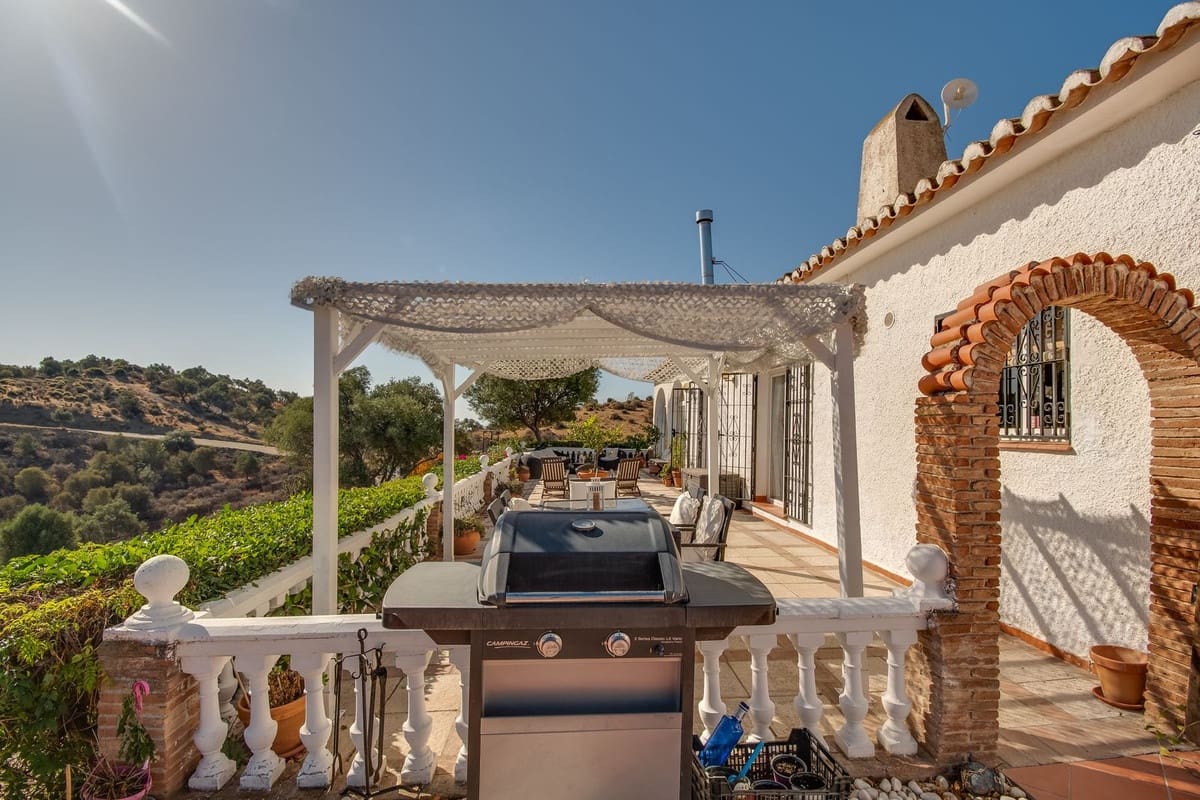 4 sypialnia Willa na sprzedaż w La Cala de Mijas z basenem garażem - 780 000 € (Ref: 9538934)