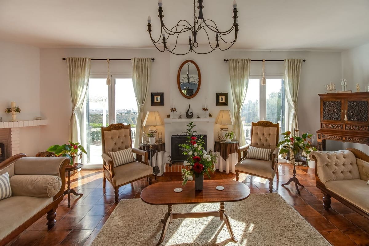 4 sypialnia Willa na sprzedaż w La Cala de Mijas z basenem garażem - 780 000 € (Ref: 9538934)
