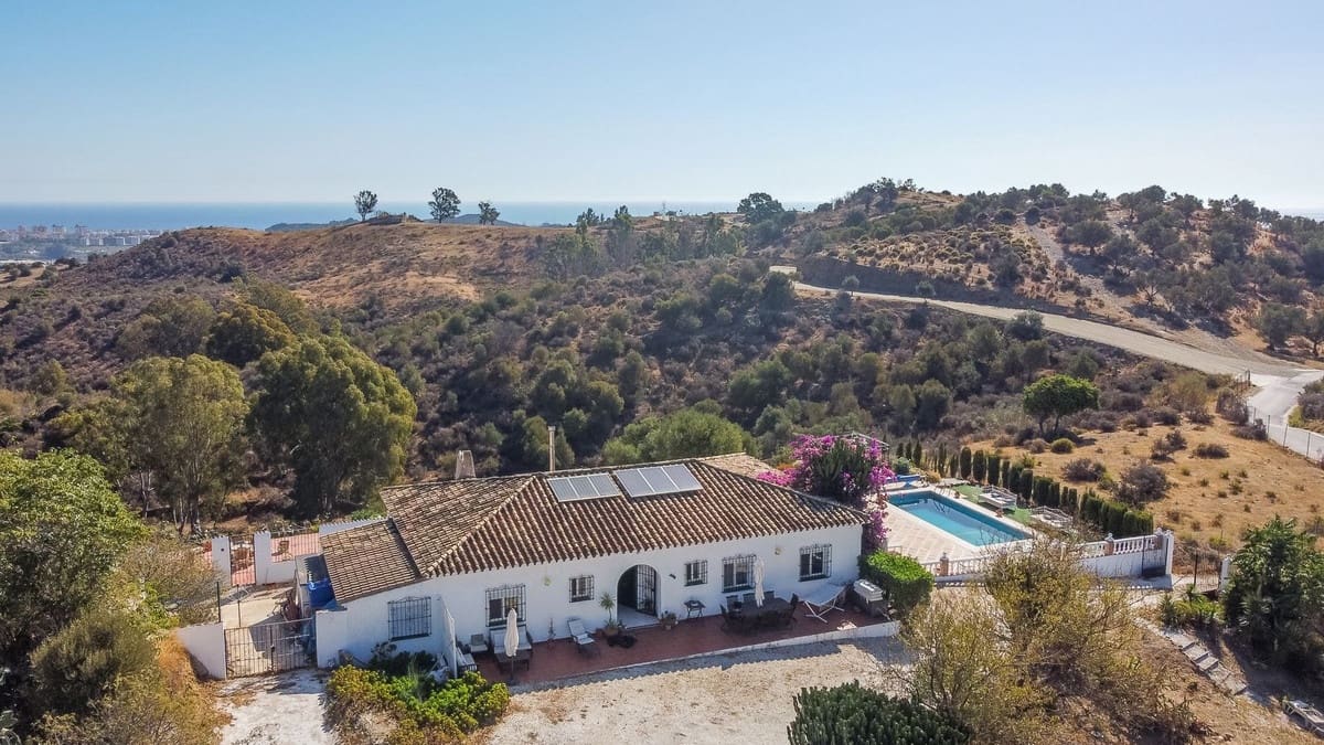 4 sypialnia Willa na sprzedaż w La Cala de Mijas z basenem garażem - 780 000 € (Ref: 9538934)