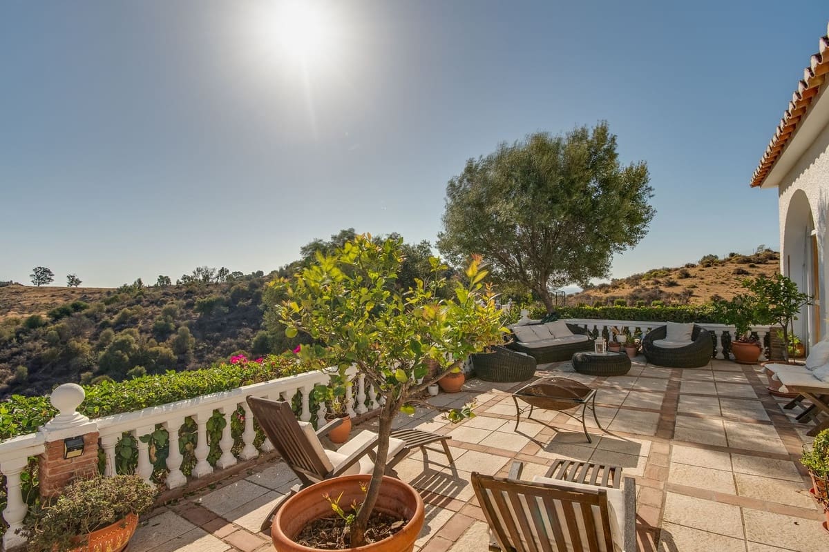 4 sypialnia Willa na sprzedaż w La Cala de Mijas z basenem garażem - 780 000 € (Ref: 9538934)