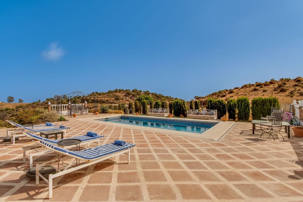 4 sypialnia Willa na sprzedaż w La Cala de Mijas z basenem garażem - 780 000 € (Ref: 9538934)
