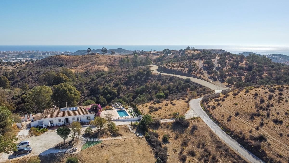 4 sypialnia Willa na sprzedaż w La Cala de Mijas z basenem garażem - 780 000 € (Ref: 9538934)