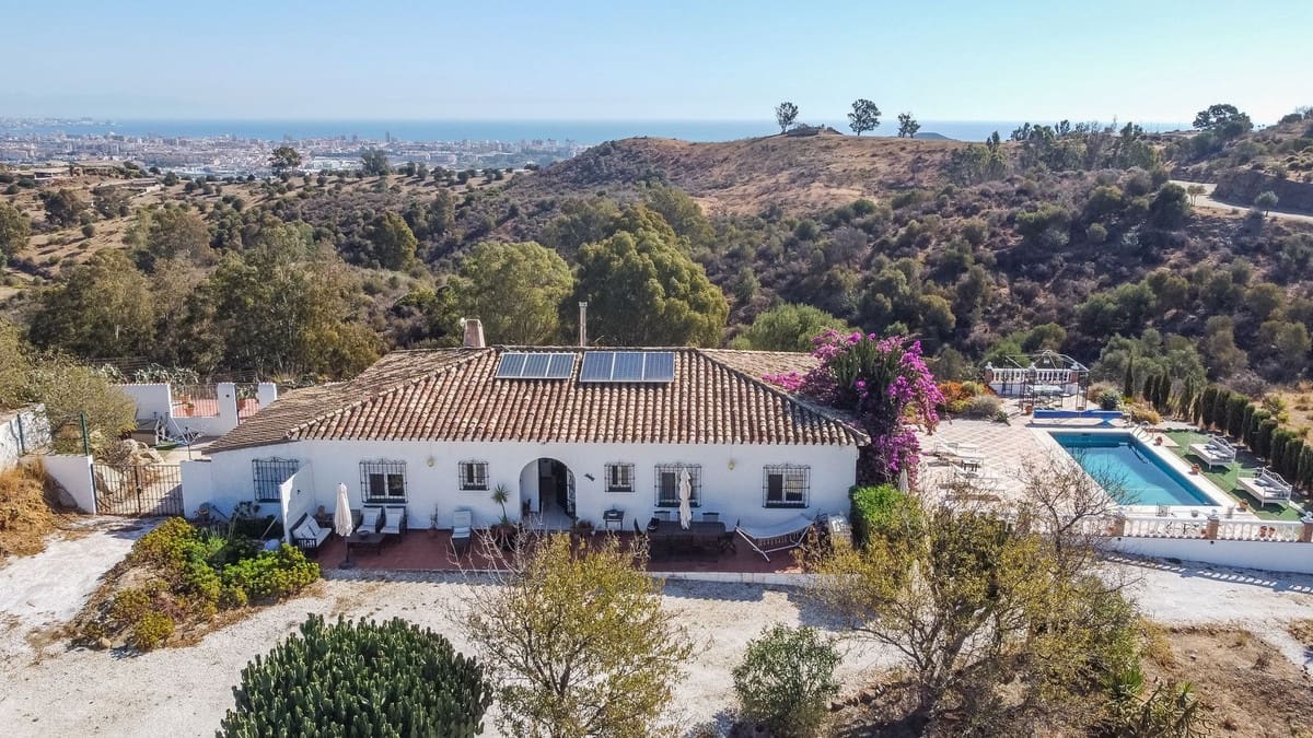 4 sypialnia Willa na sprzedaż w La Cala de Mijas z basenem garażem - 780 000 € (Ref: 9538934)