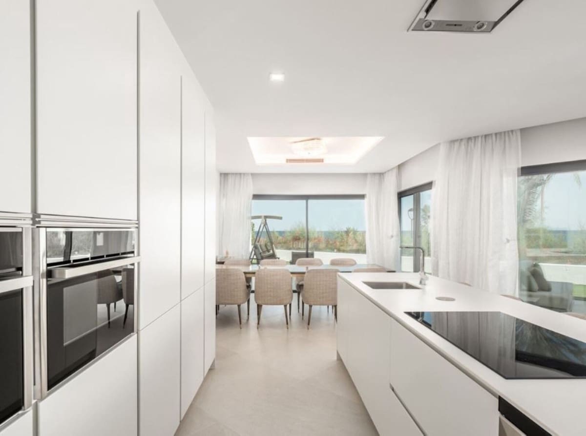 3 bedroom Townhouse for sale in Estepona with pool garage - € 3,450,000 (Ref: 9538935)