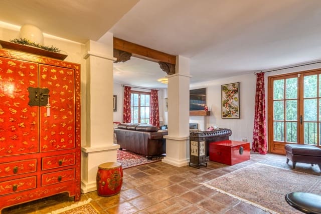 7 sypialnia Willa na sprzedaż w Elviria, Marbella z basenem garażem - 1 995 000 € (Ref: 9542080)