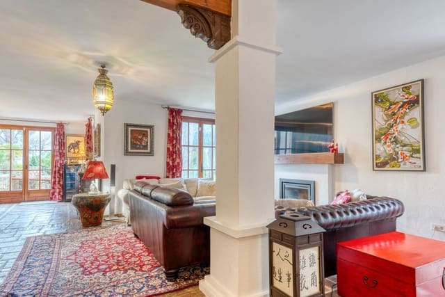 7 sypialnia Willa na sprzedaż w Elviria, Marbella z basenem garażem - 1 995 000 € (Ref: 9542080)