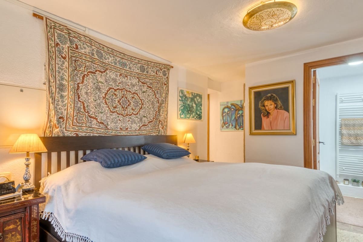 7 bedroom Villa for sale in Elviria with pool garage - € 1,995,000 (Ref: 9542080)