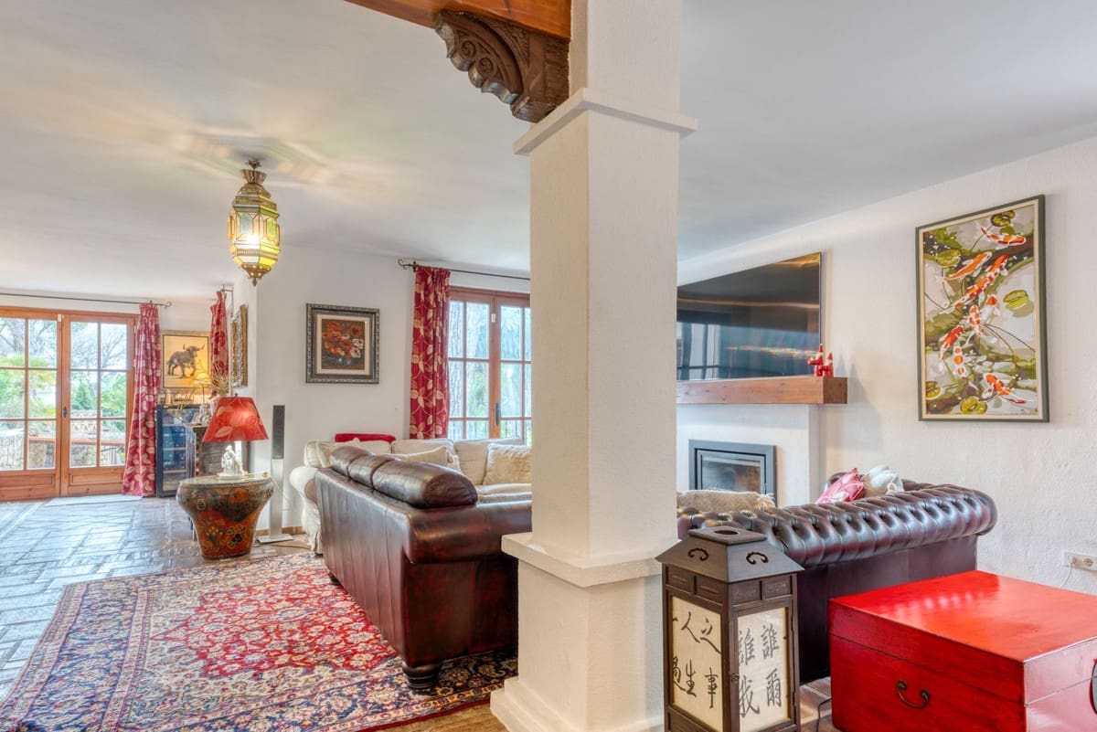 7 bedroom Villa for sale in Elviria with pool garage - € 1,995,000 (Ref: 9542080)