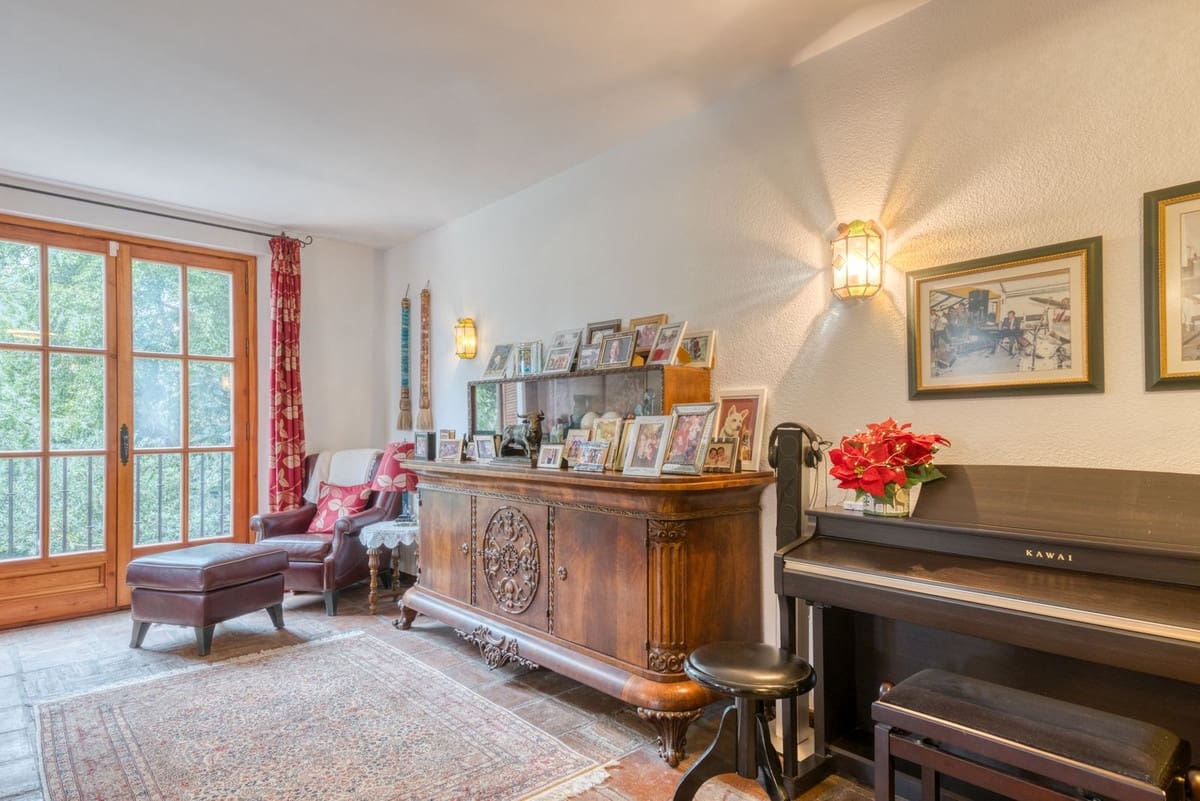 7 bedroom Villa for sale in Elviria with pool garage - € 1,995,000 (Ref: 9542080)