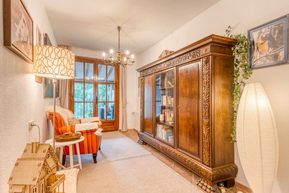 7 bedroom Villa for sale in Elviria with pool garage - € 1,995,000 (Ref: 9542080)