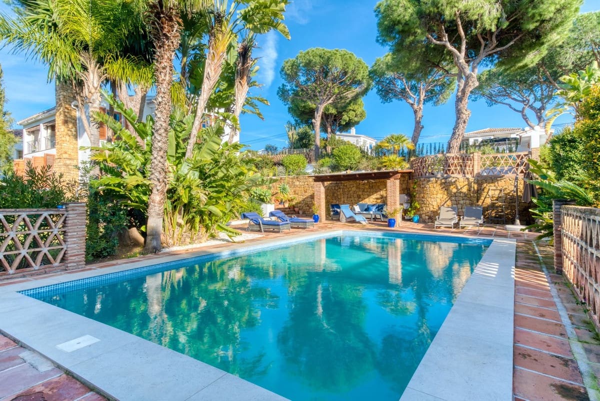 7 bedroom Villa for sale in Elviria with pool garage - € 1,995,000 (Ref: 9542080)