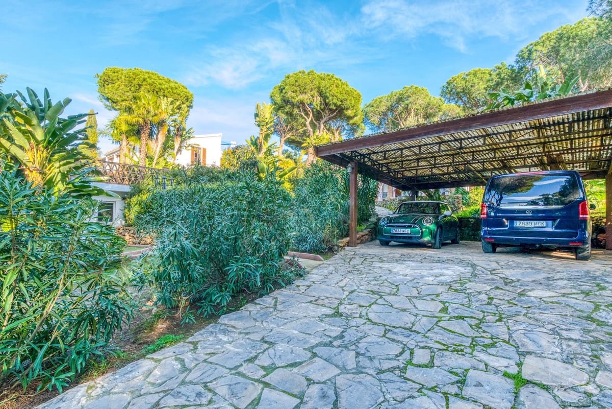 7 bedroom Villa for sale in Elviria with pool garage - € 1,995,000 (Ref: 9542080)