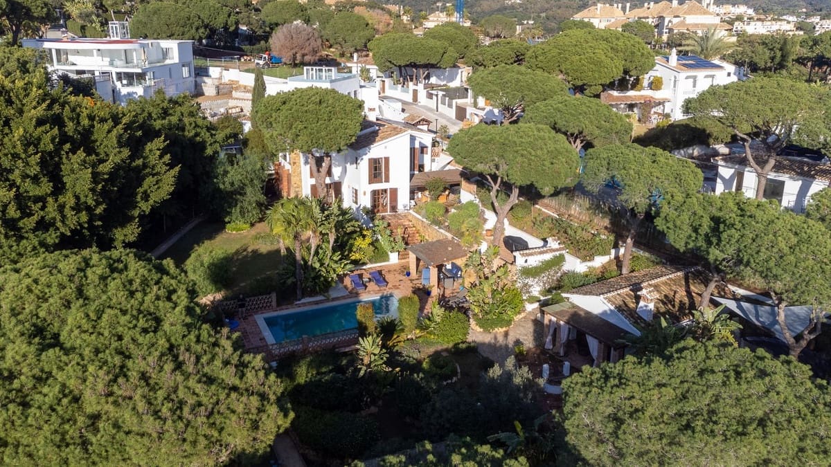 7 bedroom Villa for sale in Elviria with pool garage - € 1,995,000 (Ref: 9542080)