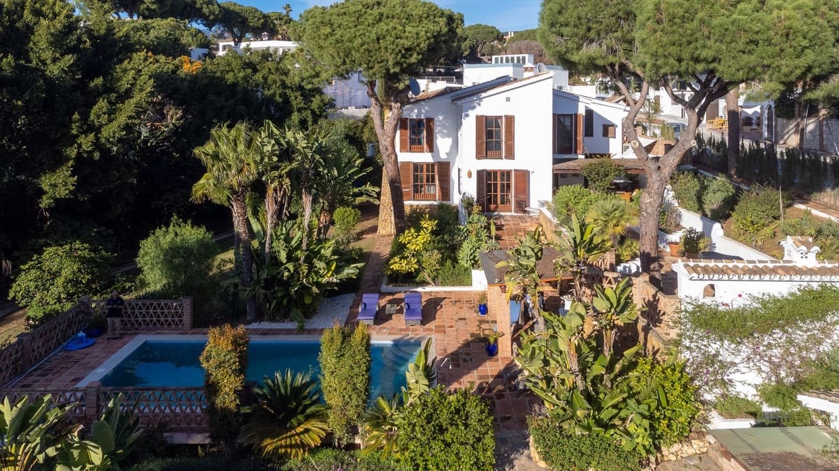 7 bedroom Villa for sale in Elviria with pool garage - € 1,995,000 (Ref: 9542080)