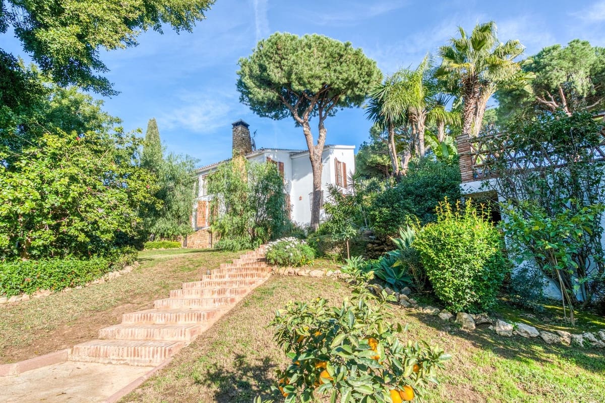 7 bedroom Villa for sale in Elviria with pool garage - € 1,995,000 (Ref: 9542080)