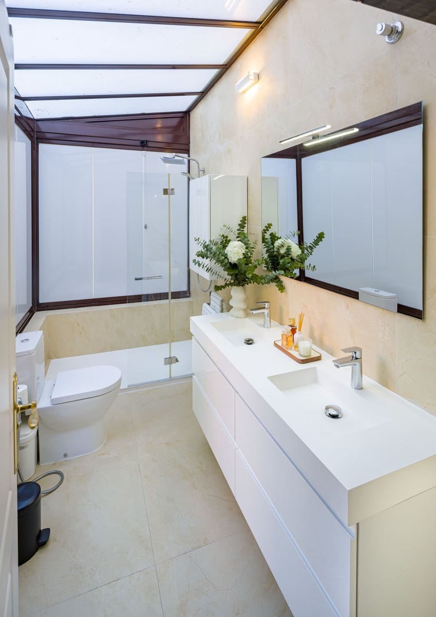 4 bedroom Apartment for sale in Nueva Andalucia with pool garage - € 845,000 (Ref: 9547148)