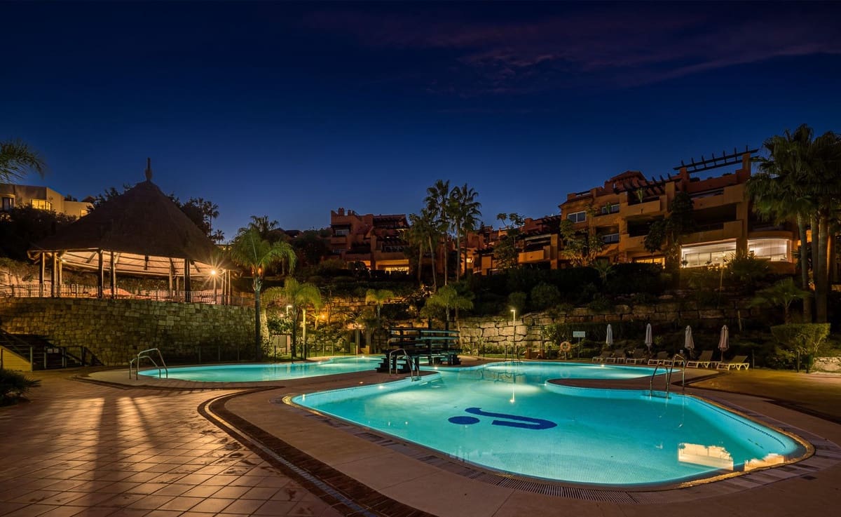4 camera da letto Appartamento in vendita in Nueva Andalucia con piscina garage - 845.000 € (Rif: 9547148)