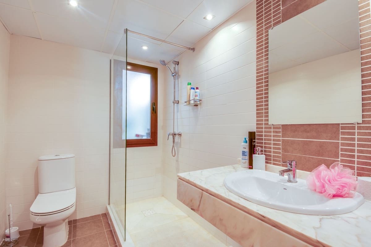 Apartamento de 2 habitaciones en New Golden Mile en venta con piscina garaje - 345.000 € (Ref: 9550125)