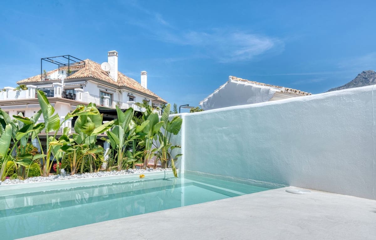 4 slaapkamer Huis te koop in Golden Mile met zwembad garage - € 2.200.000 (Ref: 9563772)