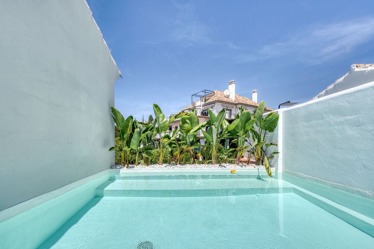 4 slaapkamer Huis te koop in Golden Mile met zwembad garage - € 2.200.000 (Ref: 9563772)