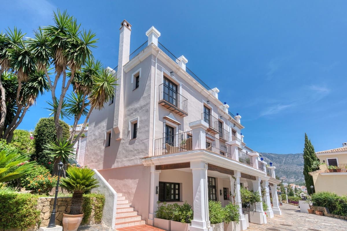 4 slaapkamer Huis te koop in Golden Mile met zwembad garage - € 2.200.000 (Ref: 9563772)