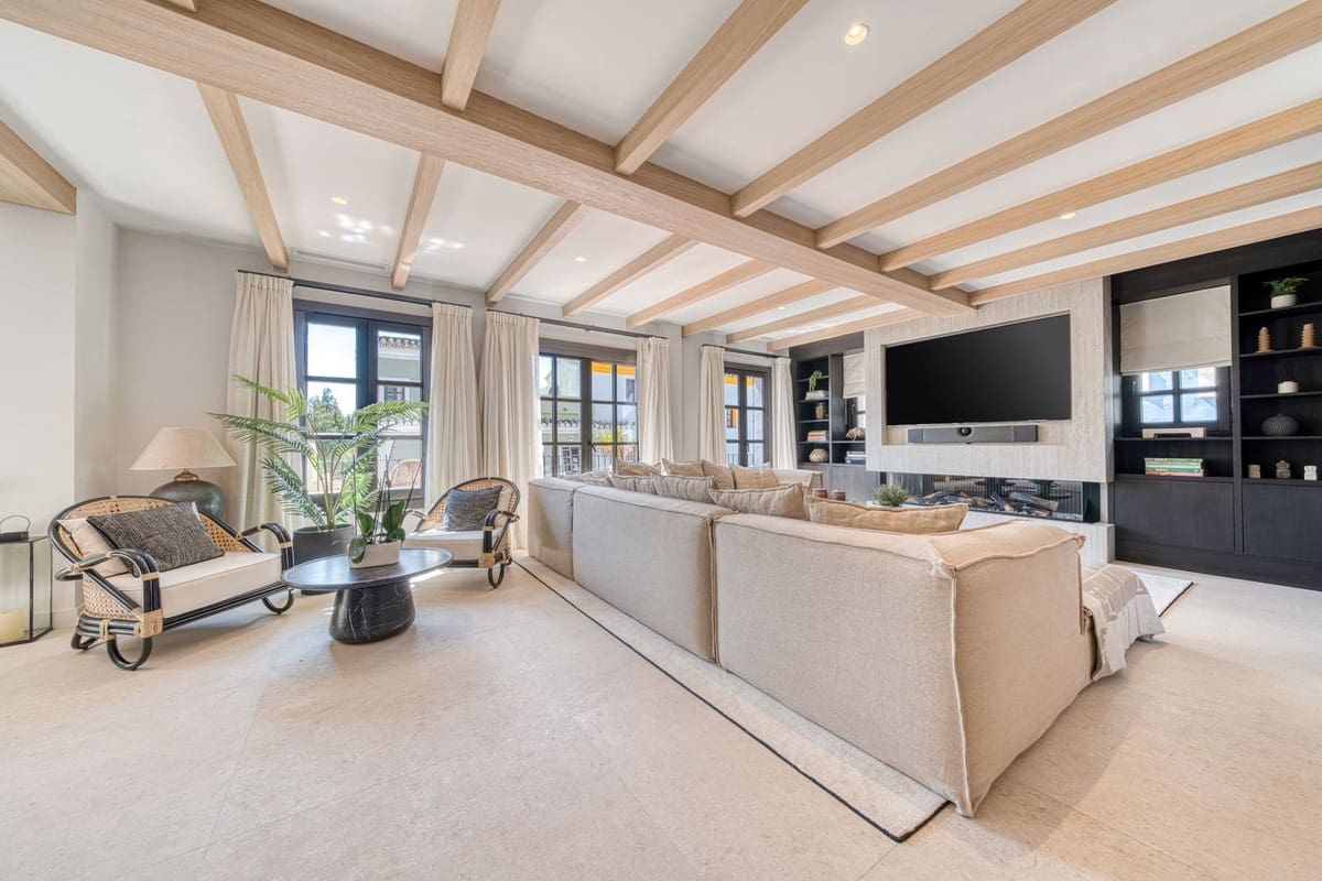 4 slaapkamer Huis te koop in Golden Mile met zwembad garage - € 2.200.000 (Ref: 9563772)