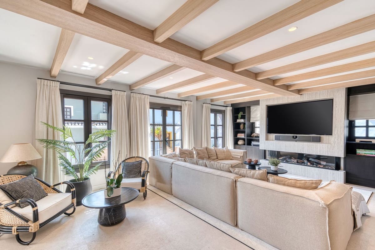 4 slaapkamer Huis te koop in Golden Mile met zwembad garage - € 2.200.000 (Ref: 9563772)