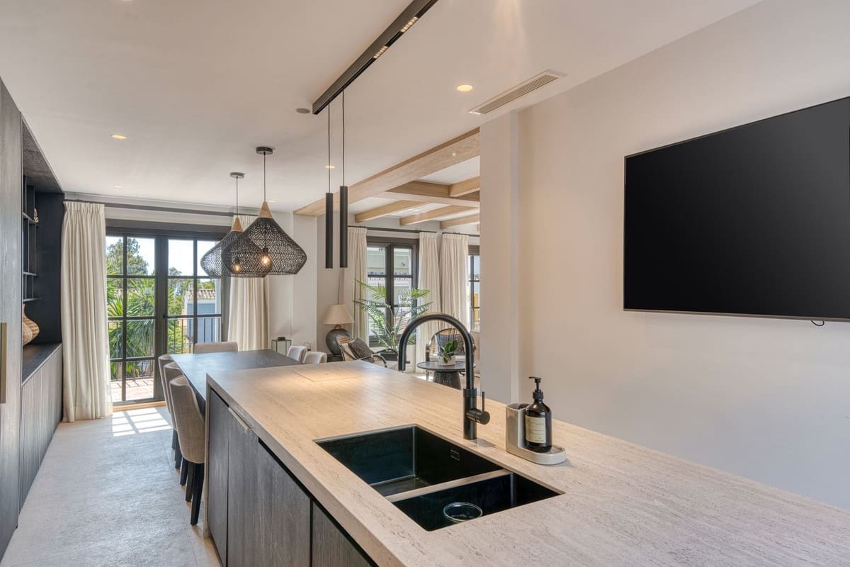 4 slaapkamer Huis te koop in Golden Mile met zwembad garage - € 2.200.000 (Ref: 9563772)